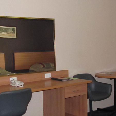 Sunpalms Motel Rockhampton Room photo