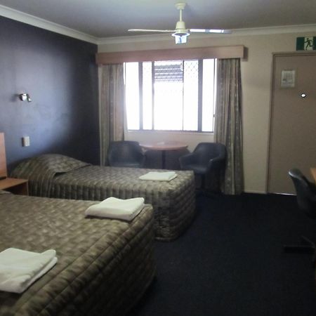 Sunpalms Motel Rockhampton Room photo