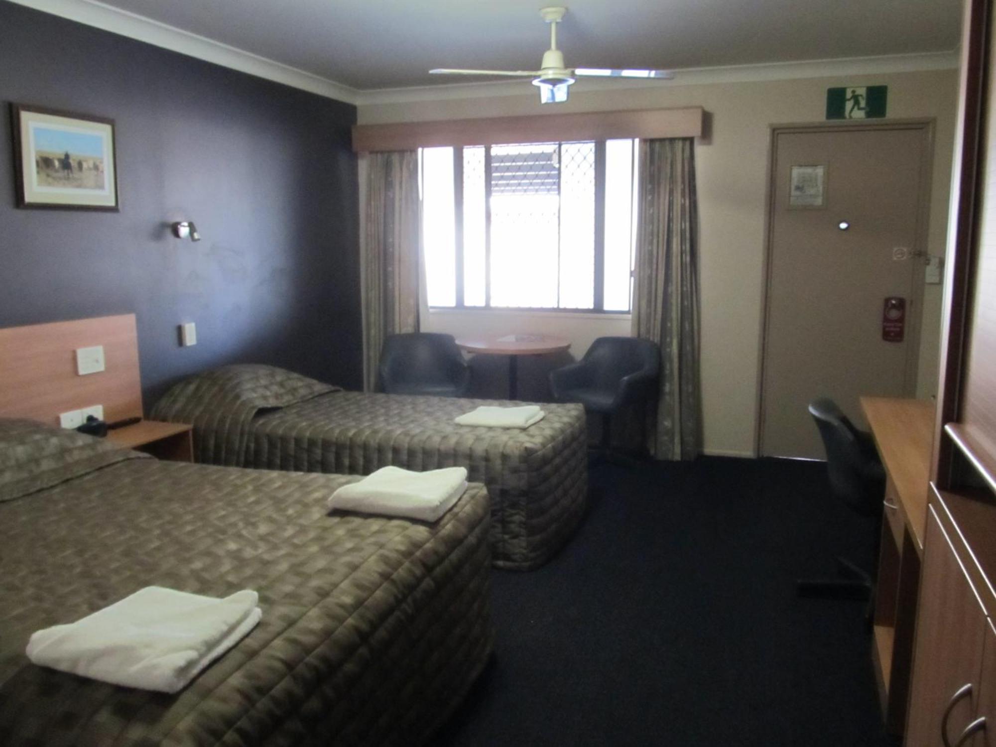 Sunpalms Motel Rockhampton Room photo