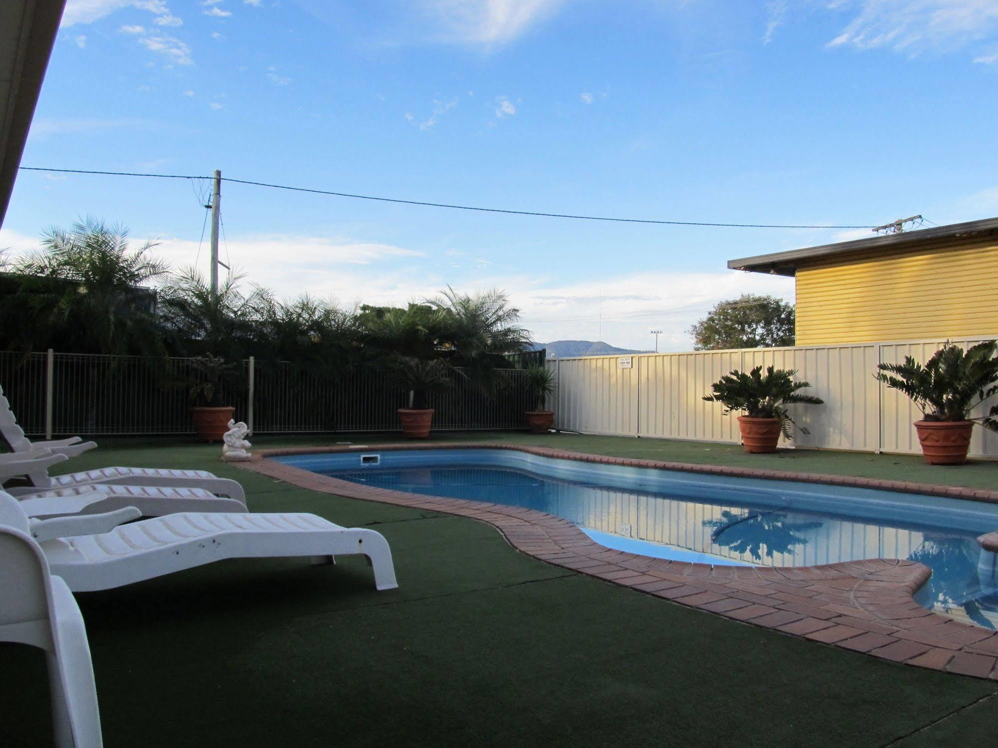 Sunpalms Motel Rockhampton Exterior photo
