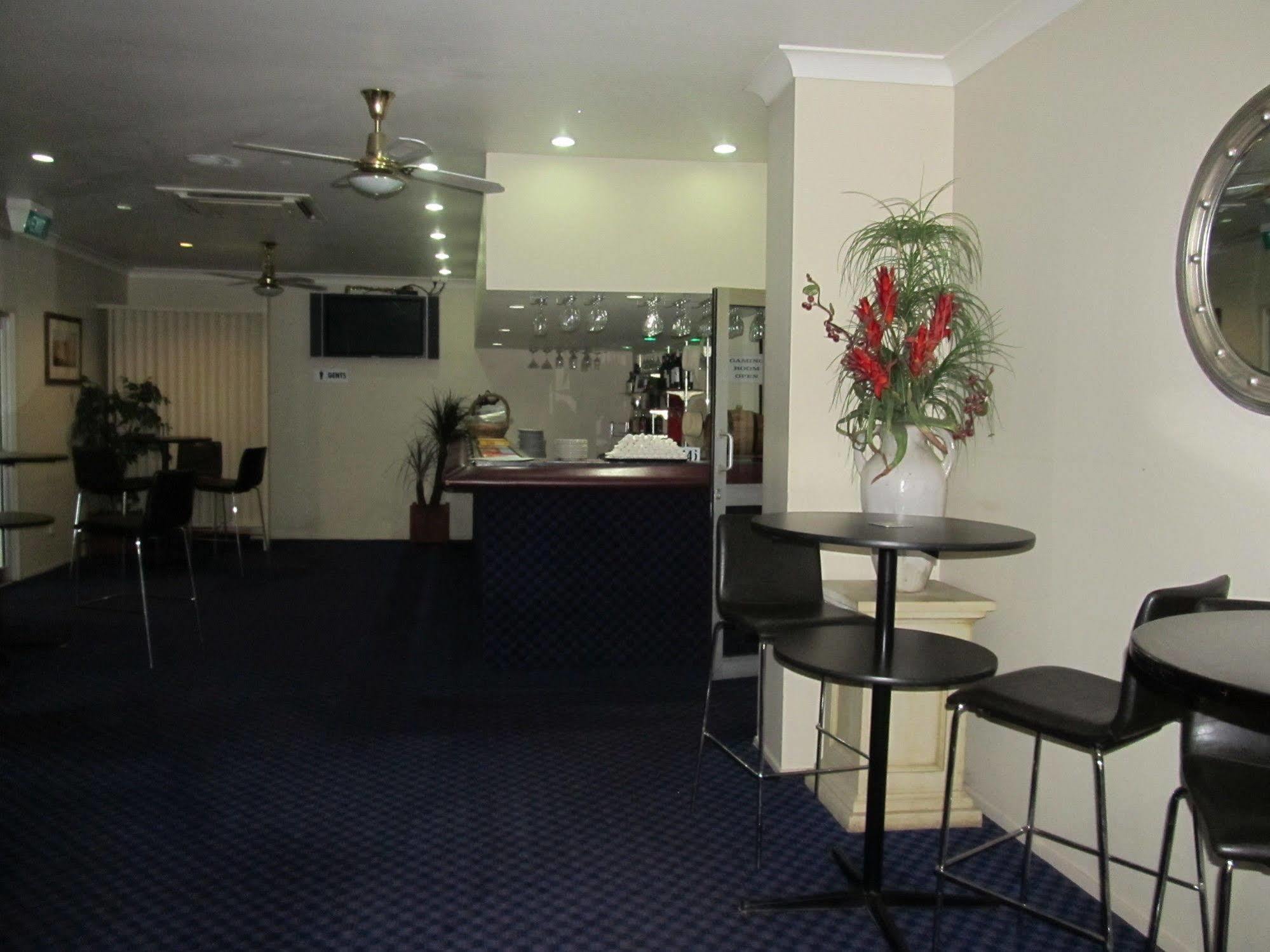 Sunpalms Motel Rockhampton Exterior photo